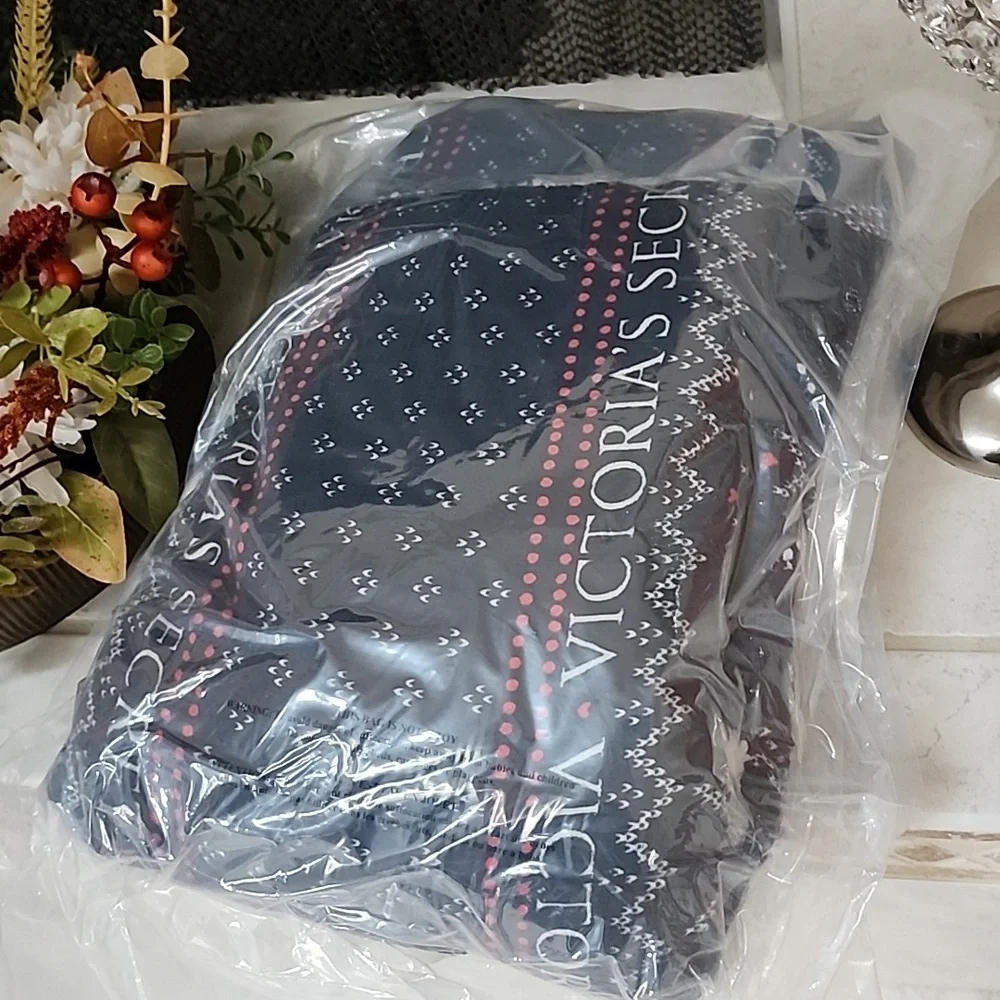 ❤️ VICTORIA'S SECRET Plush Sherpa Blanket ❤️